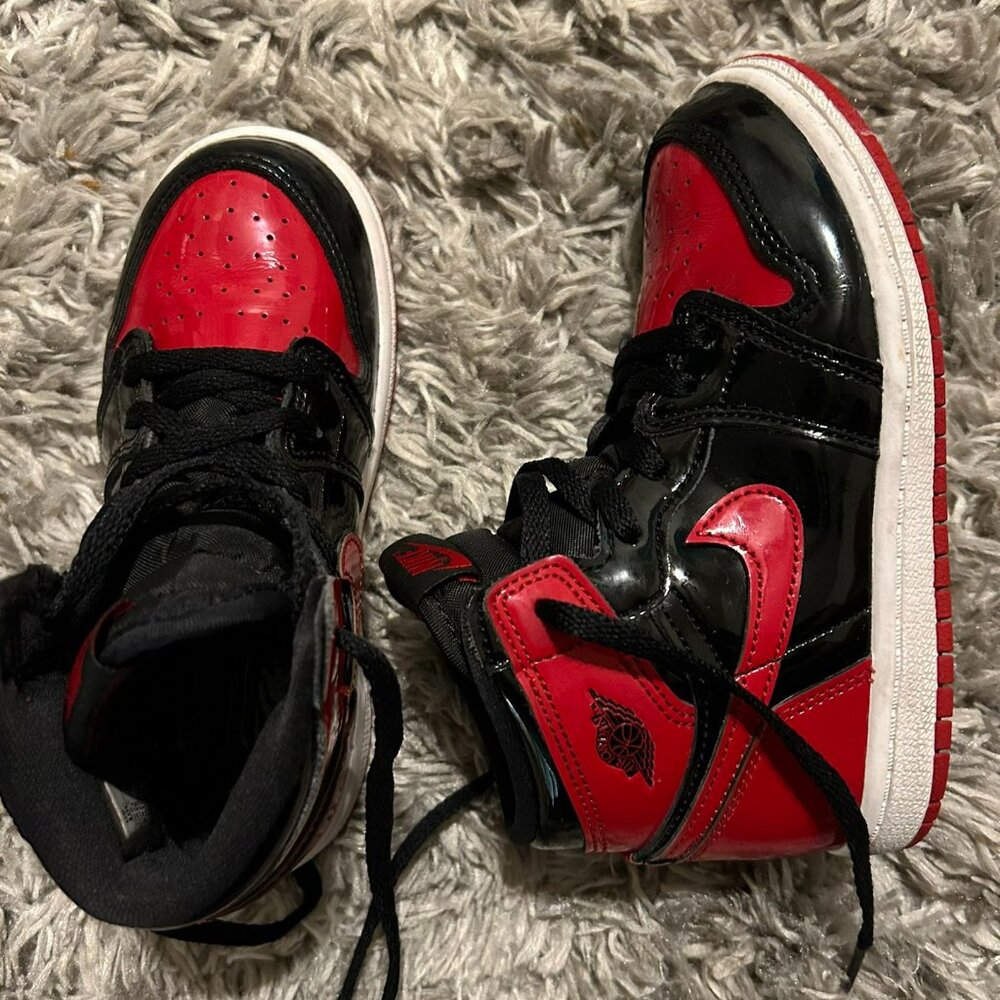 Jordan 1 retro high OG red and black toddler 10c